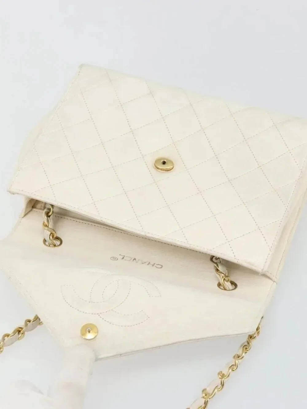 CHANEL Matelasse Chain Shoulder Bag Lamb Skin White Gold CC Auth YKZ1616